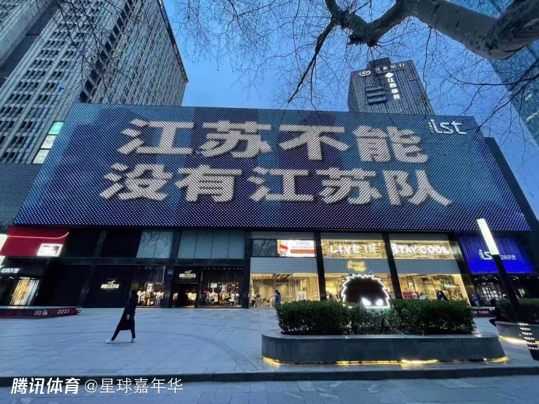 当教练要我去做一些不同的事情时，整个球队都会用不同的方法来做出适应。